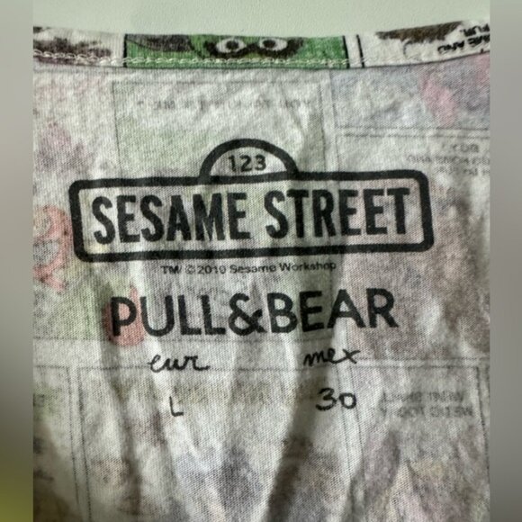 Pull & amp;Bear Sesame Street Cotton Top Size EUR L 30 - Picture 2 of 6